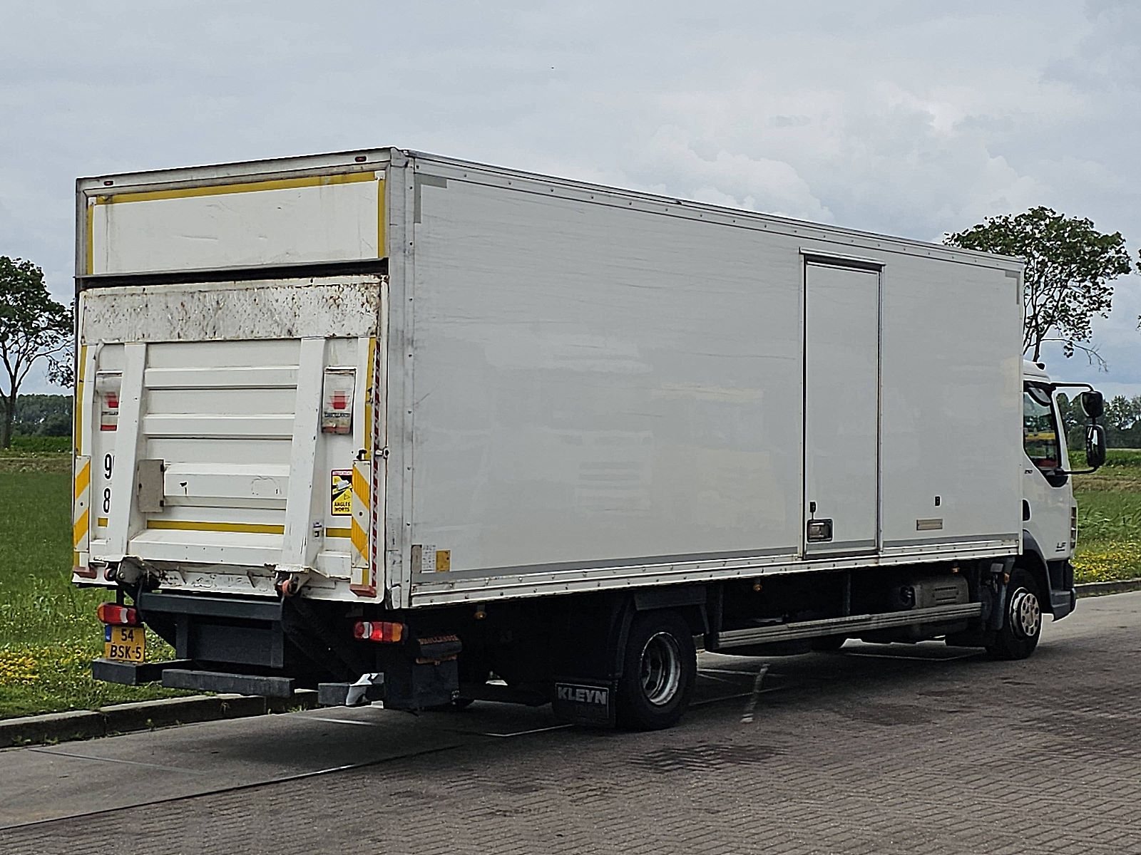 Syrian Truck with Lift Gate 10 Ton